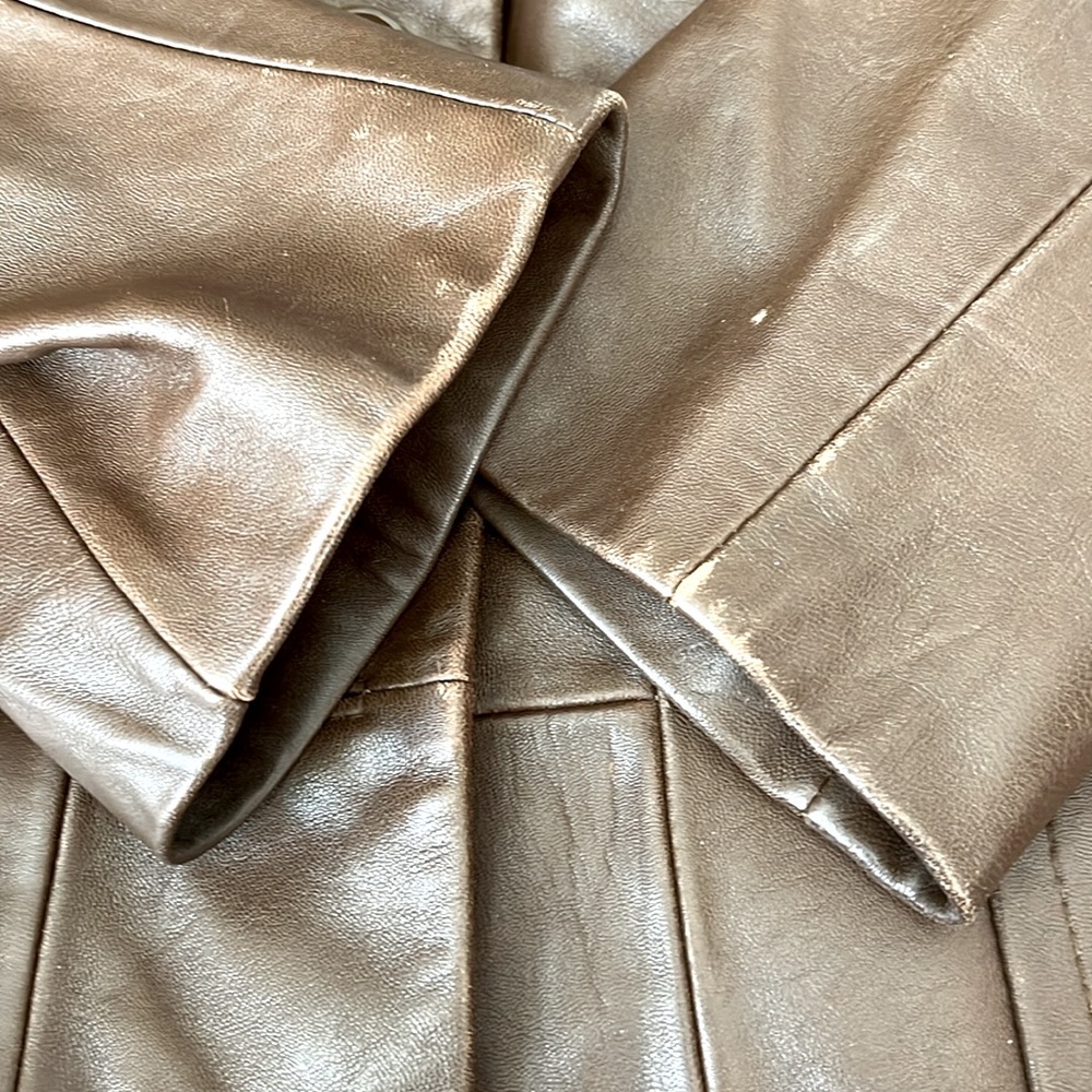 Anne Klein mid length leather coat. Size large. Brown - Picture 7 of 9